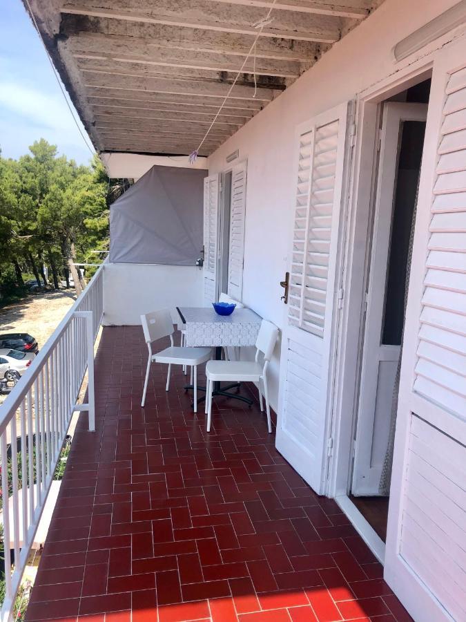 Apartment & Rooms Laura Brela Exterior photo